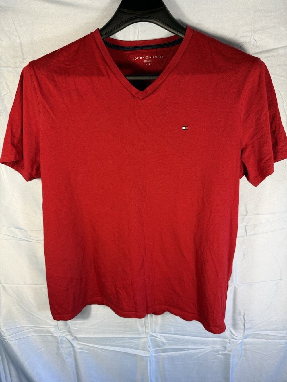 Tommy Hilfiger Men's Red V-Neck T-Shirt Large Flag Logo Short Sleeve